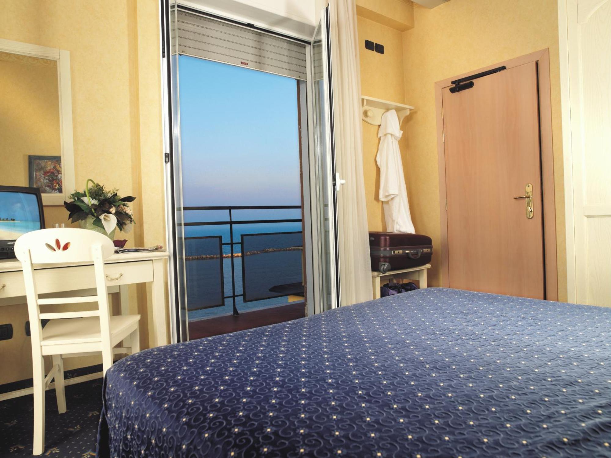 Hotel Mondial Bellaria-Igea Marina Exterior photo