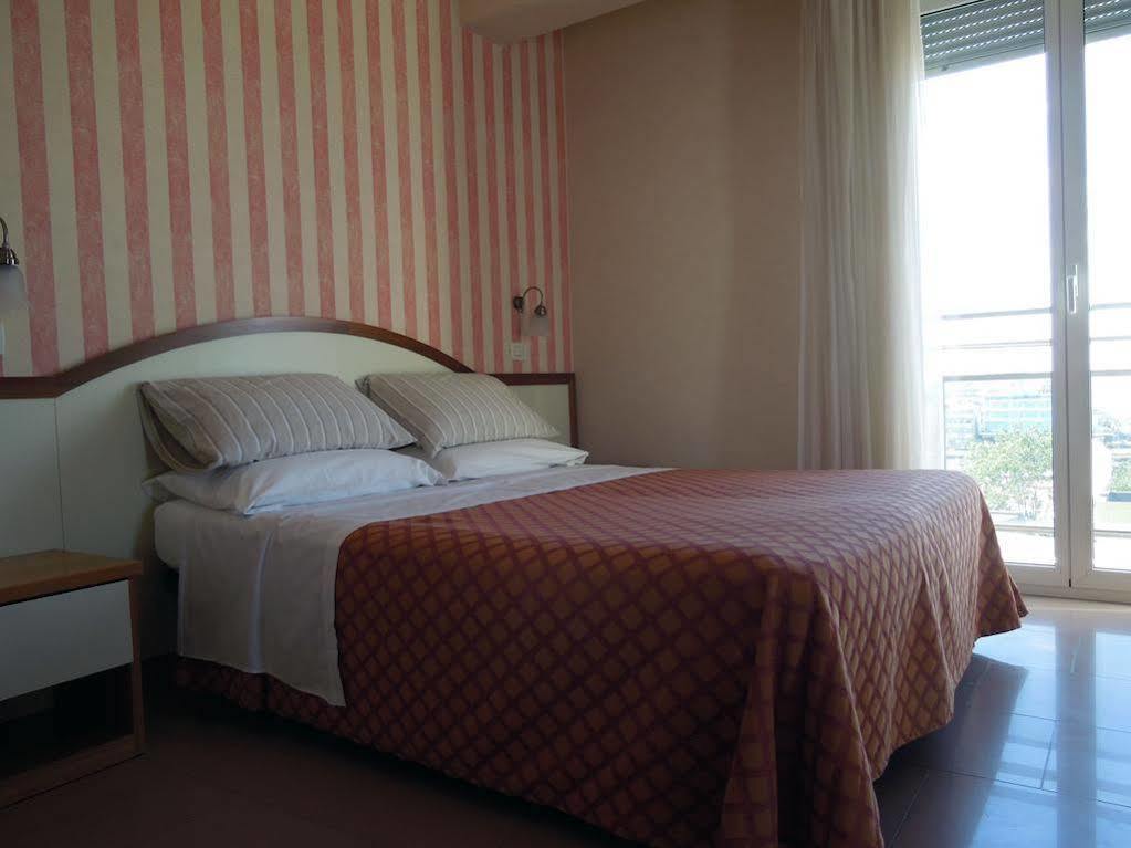Hotel Mondial Bellaria-Igea Marina Exterior photo